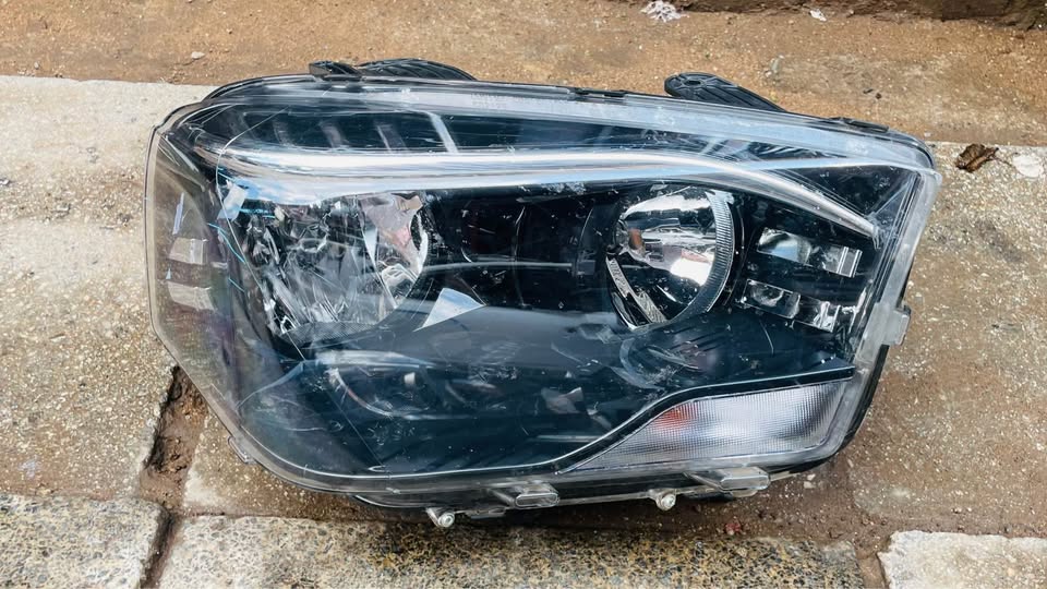 Mahindra Scorpio headlight - Private Seller Mahindra Scorpio headlight - Private Seller