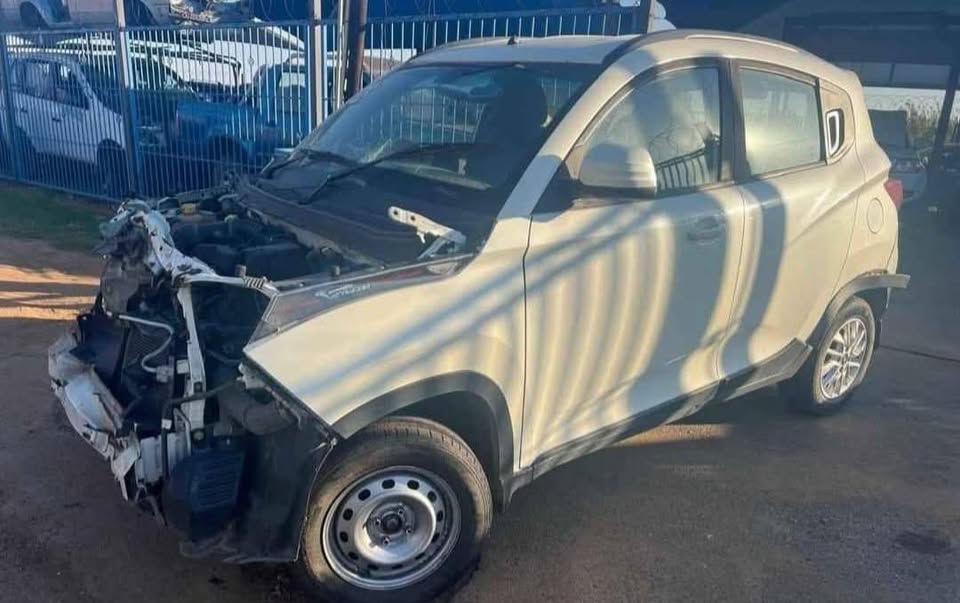 2017 Mahindra KUV100 1.2TD K8 stripping for parts my number WhatsApp or cell