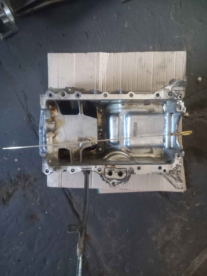 HYUNDAI G4FA ALUMINUM SUMP WITH METAL SUMP PLATE OEM IN EXCELLENT CONDITION - Private Seller