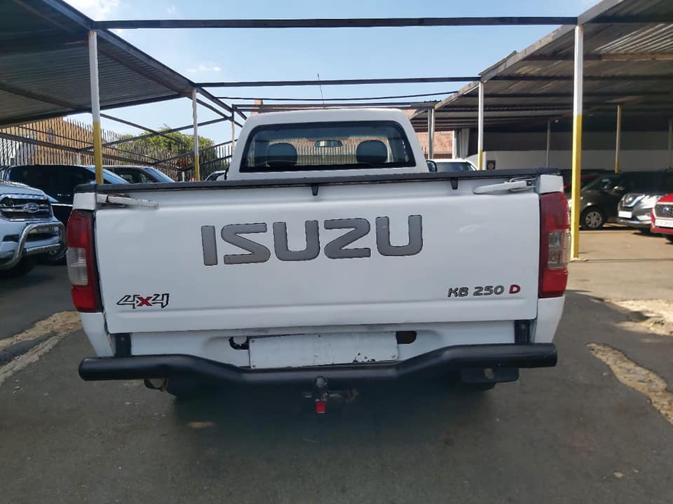 2011 Isuzu KB250 Bakkie Single Cab Low Rider 4x2 leather seat