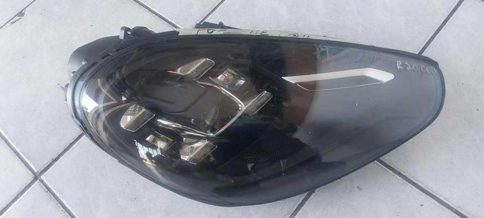 PORSCHE CAYENNE SUV HEADLIGHT RHS 2017-21 AVAILABLE