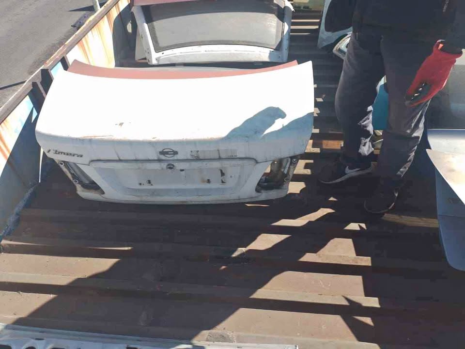Nissan Almera bootlid - Private Seller