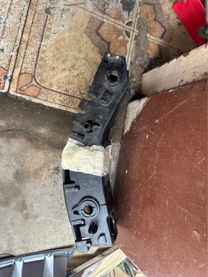 Omoda c5 front left and right bumper slide - Private Seller