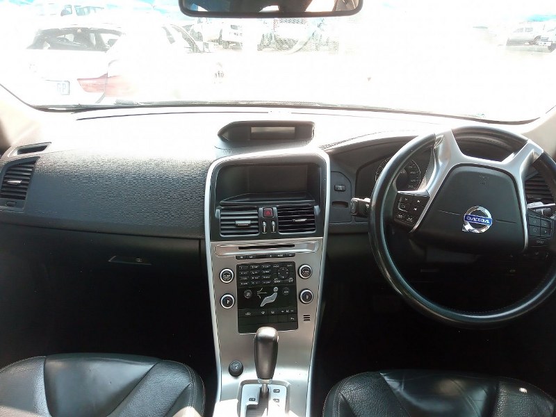STRIPPING Volvo XC60 2.4D Geartronic - 2010 - Private Seller STRIPPING Volvo XC60 2.4D Geartronic - 2010 - Private Seller