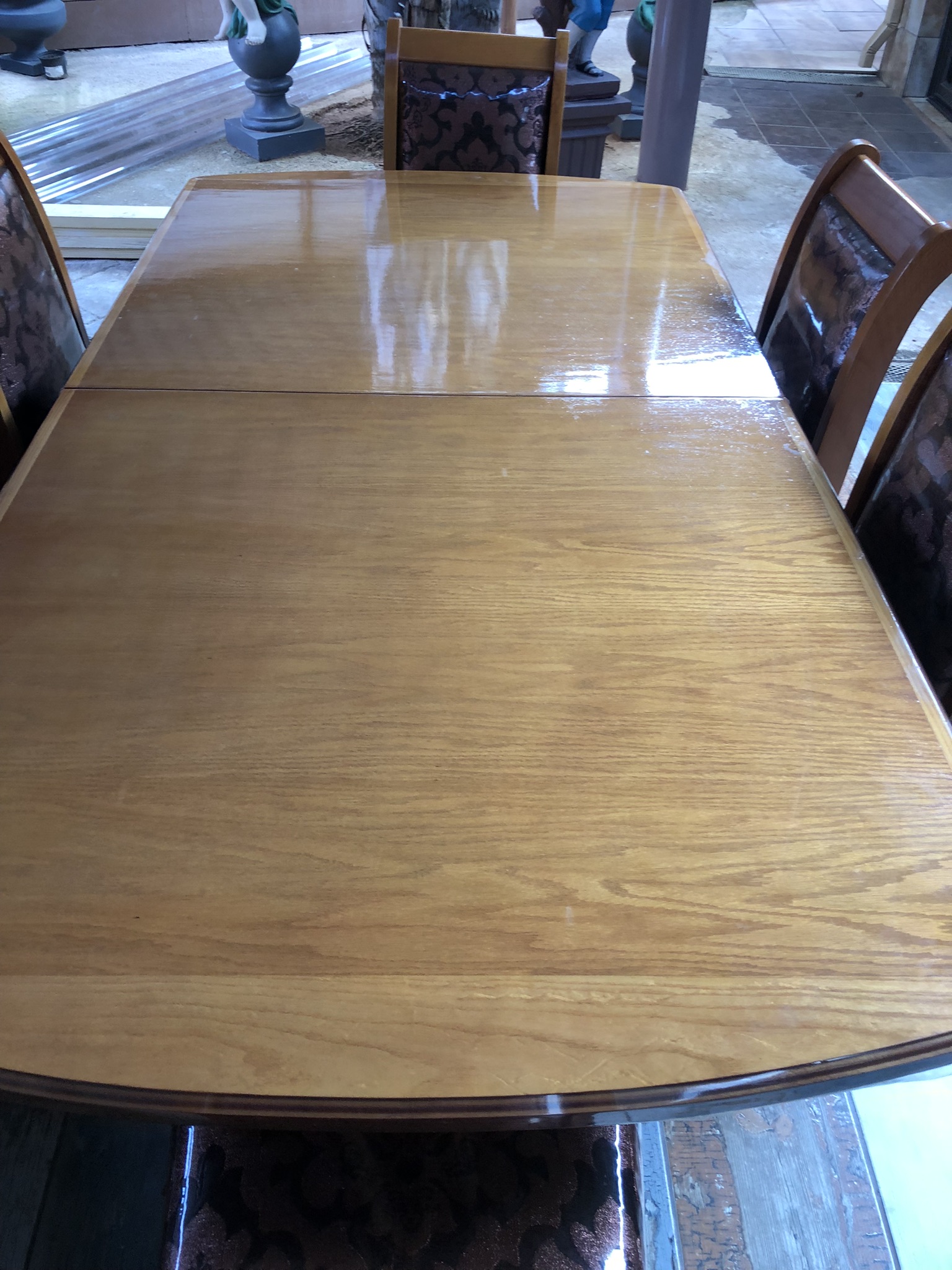 6 seater dining table (extendable)