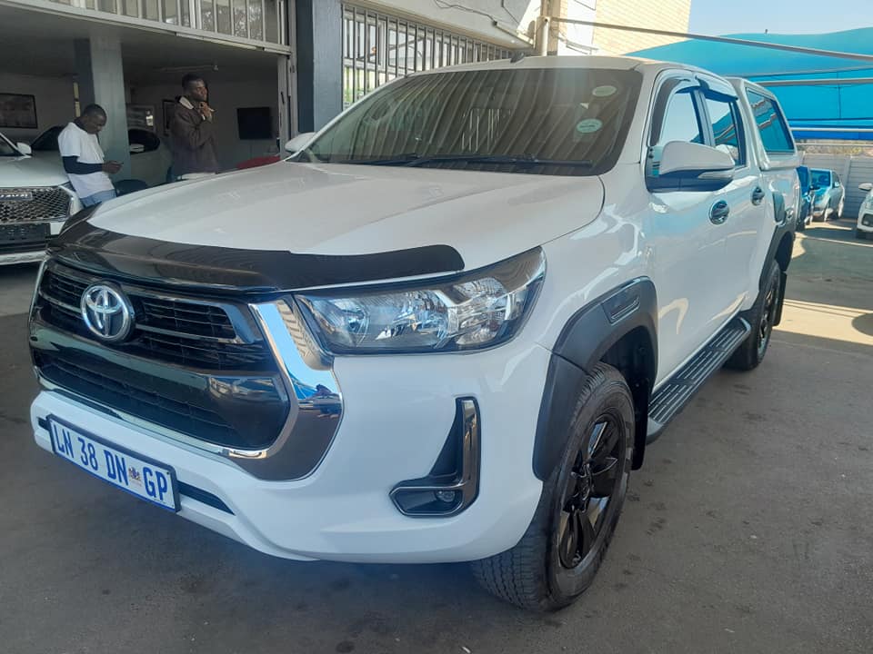 2020 TOYOTA HILUX 2.4 GD6SRX DOUBLE CAB WITH CANOPY AUTOMATIC