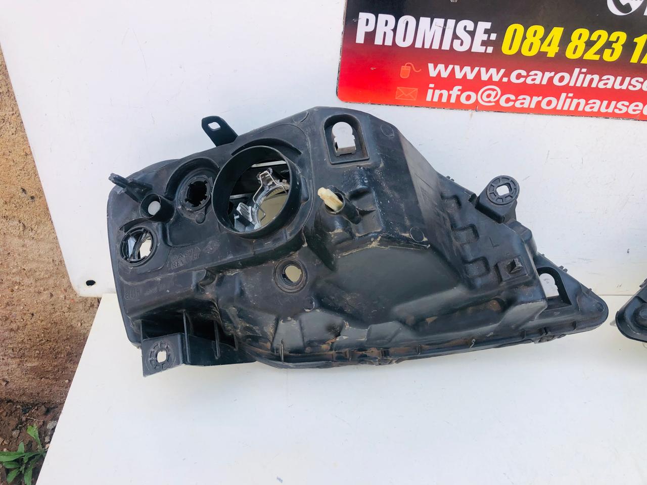 Nissan Np200 left and right side headlight (2008) - Private Seller Nissan Np200 left and right side headlight (2008) - Private Seller