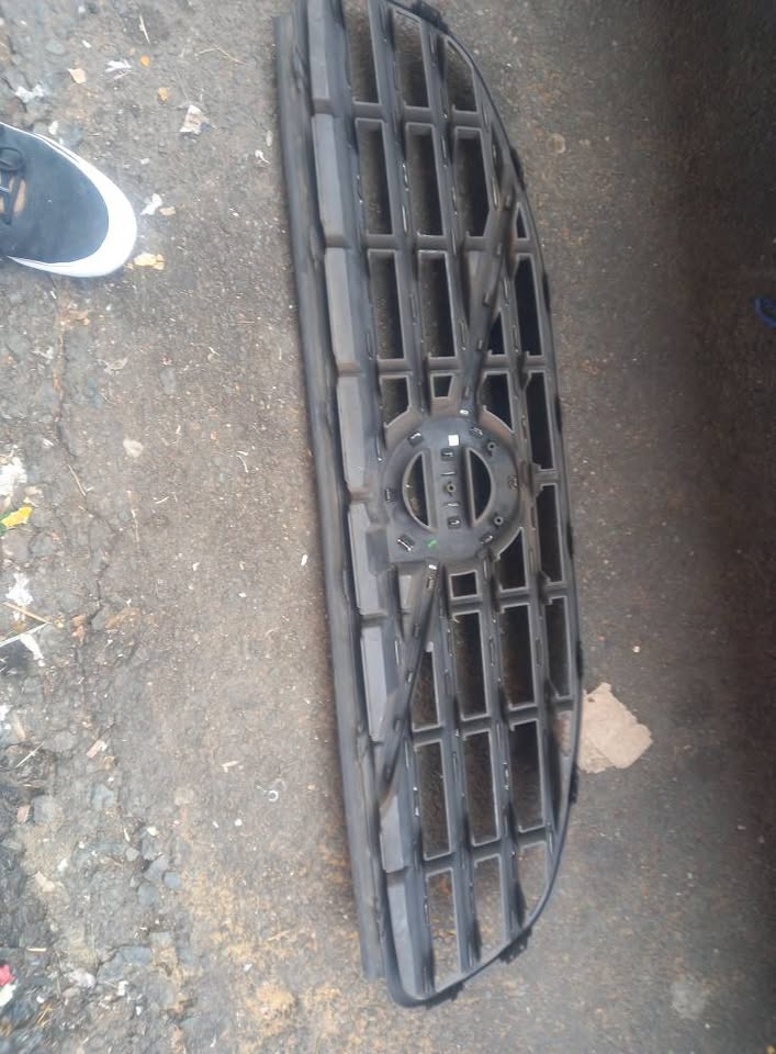 VOLVO C30 FRONT GRILLE - Private Seller VOLVO C30 FRONT GRILLE - Private Seller
