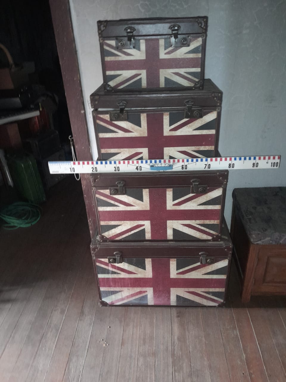4x various vintage Union Jack travel trunks