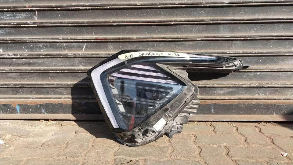 Kia Sportage headlight 2024 - Private Seller Kia Sportage headlight 2024 - Private Seller