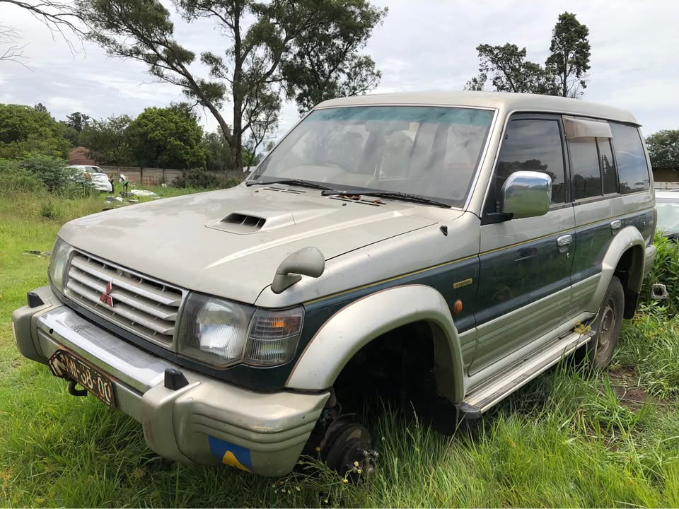Mitsubishi Pajero 2.8 stripping for parts