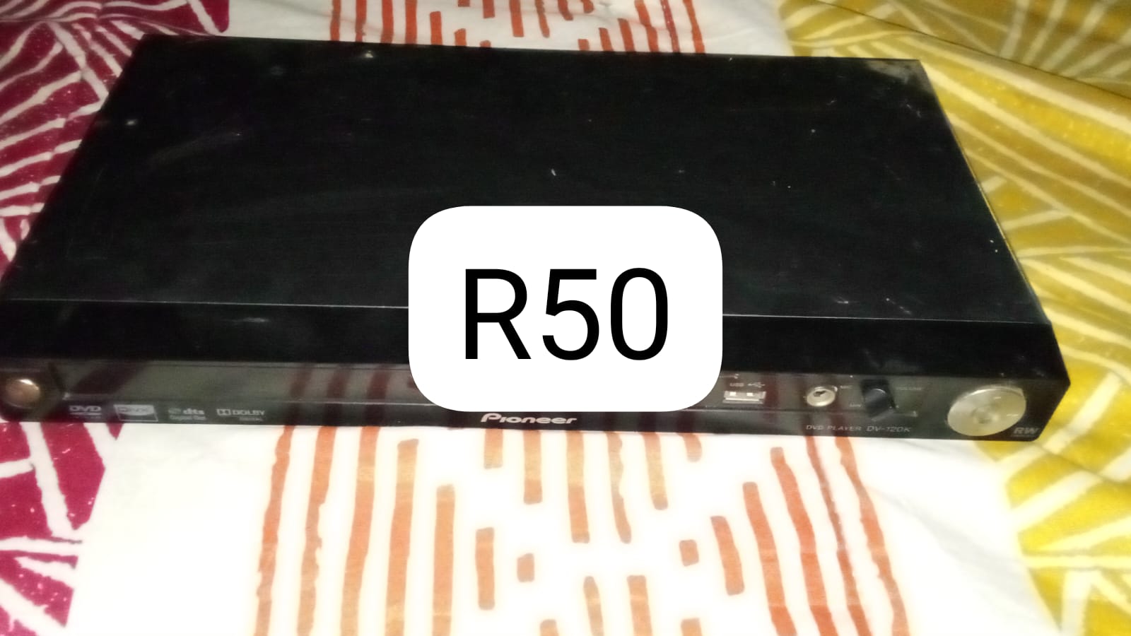 4 DVD players all working 100% no remotes