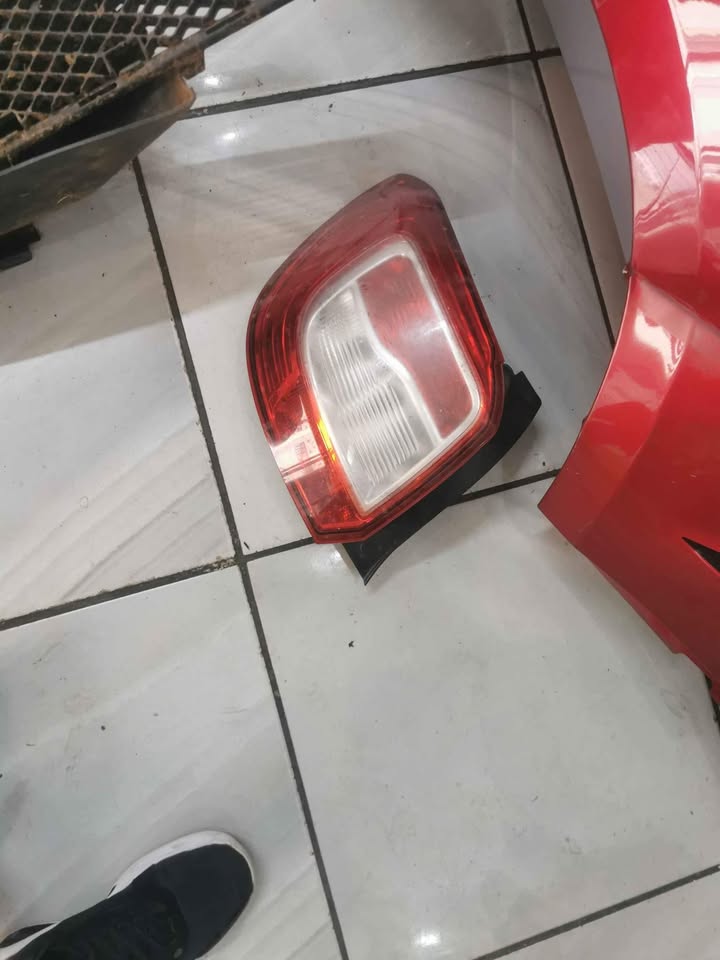 Renault sandero left taillight - Private Seller Renault sandero left taillight - Private Seller