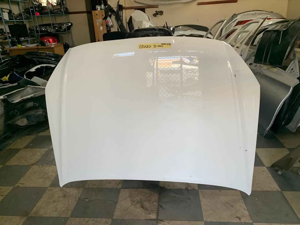 Isuzu D-Max Bonnet. Call or DM . - Private Seller Isuzu D-Max Bonnet. Call or DM . - Private Seller