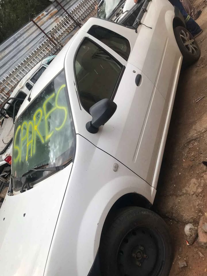 2016 NP200 1.5 dci K9K STRIPPING FOR SPARES