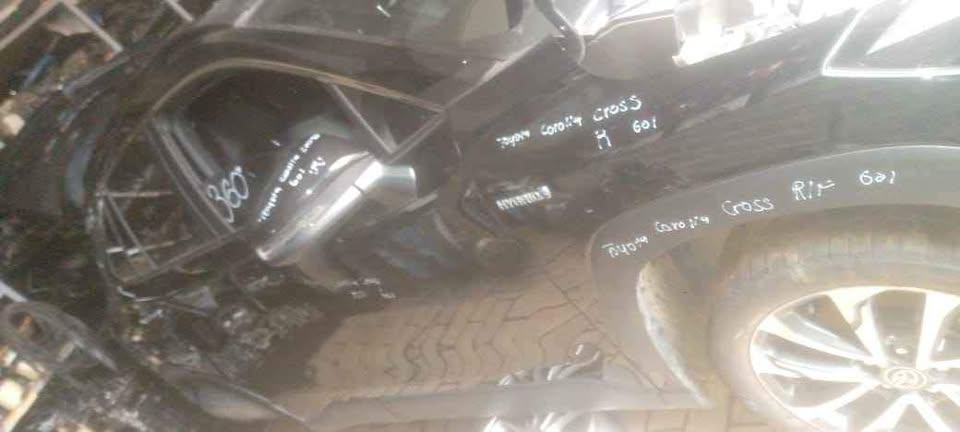 Toyota Corolla Cross high Hybrid 1.8 2022 for Stripping automatic - Private Seller