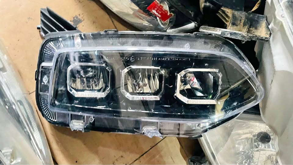 Renault Kiger headlight 2022 - Private Seller Renault Kiger headlight 2022 - Private Seller
