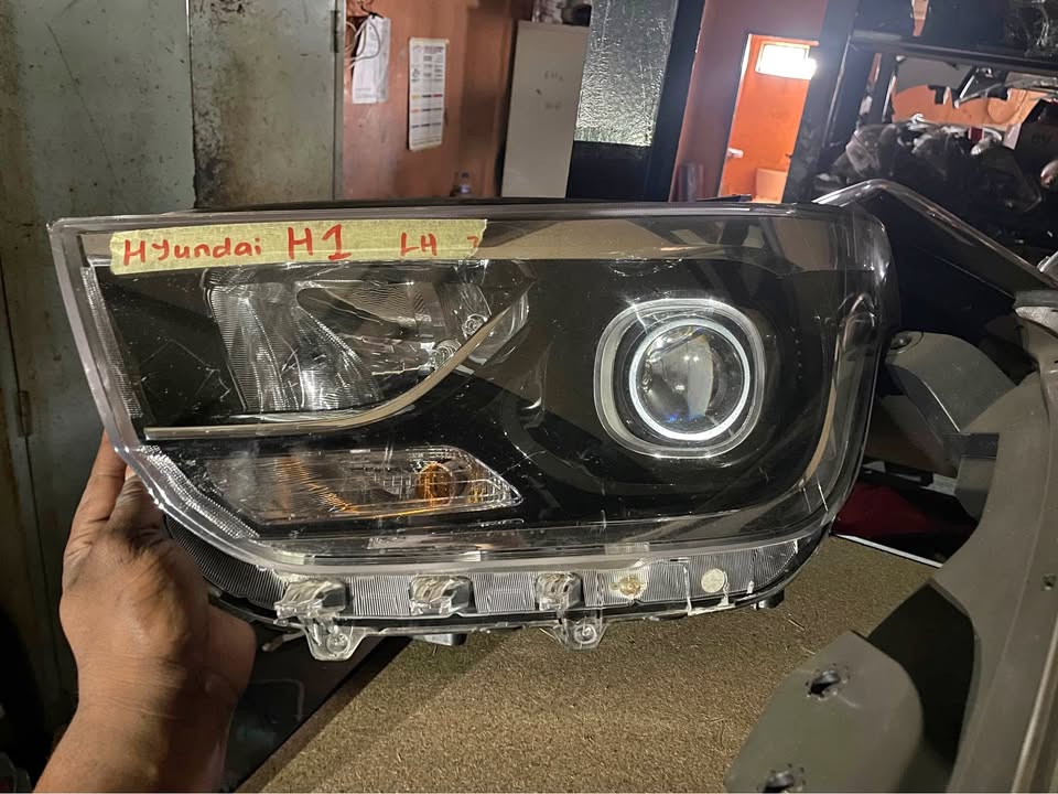 Hyundai H1 headlight