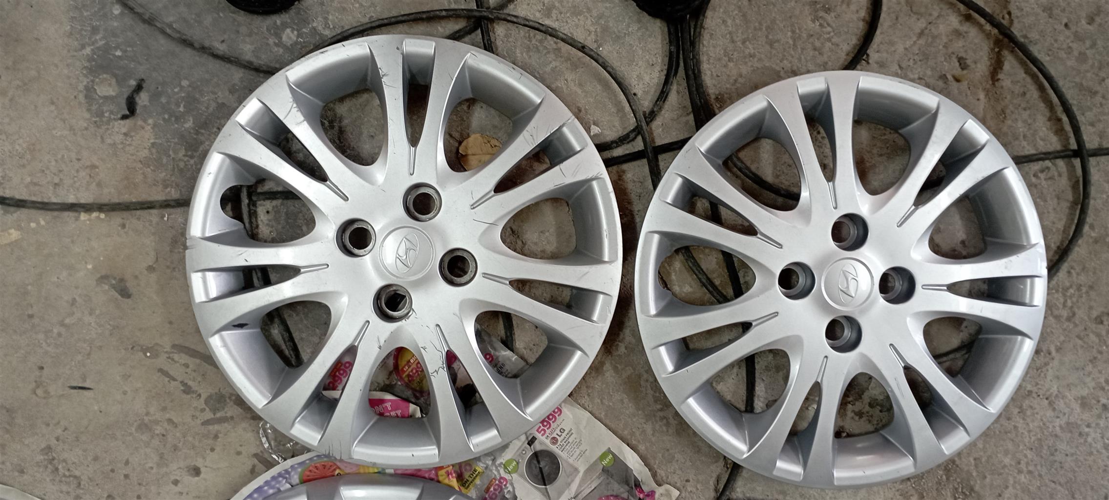 Hyundai i20 2011 15inch rims and wheel caps also both right had side doors - Private Seller