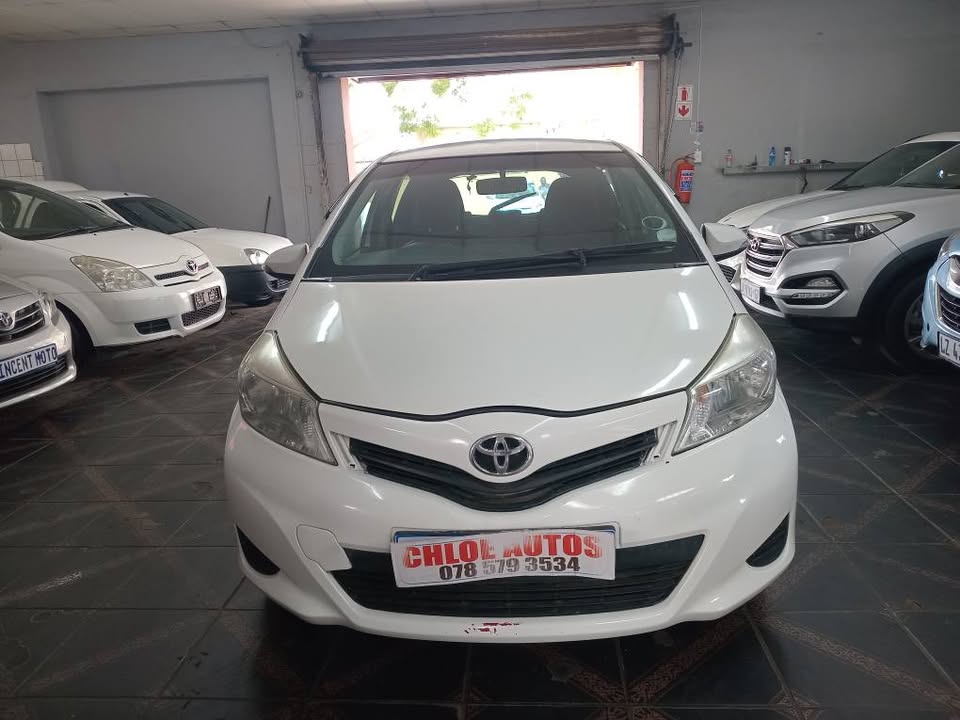 2012 Toyota Yaris 1.3 Manual White color