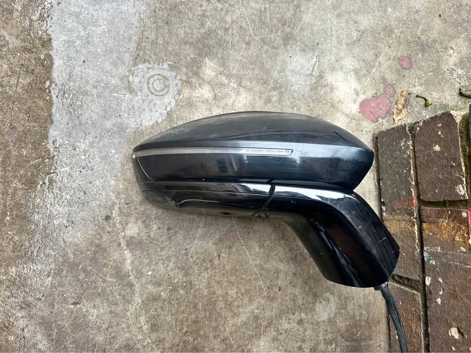 Chery omoda right side mirror with camera and blind sensor - Private Seller Chery omoda right side mirror with camera and blind sensor - Private Seller
