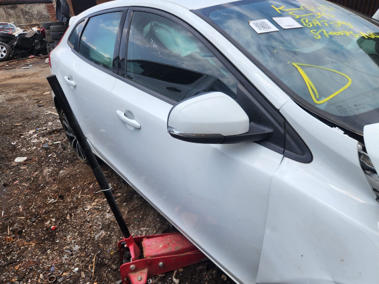 volvo V40 D3 automatic for stripping