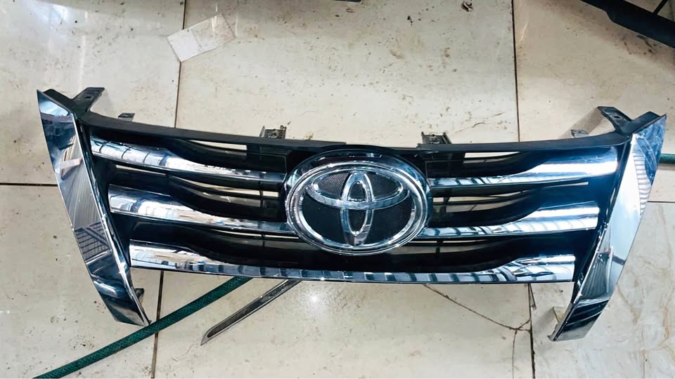 Toyota Fortuner GD6 GRILL - Private Seller Toyota Fortuner GD6 GRILL - Private Seller
