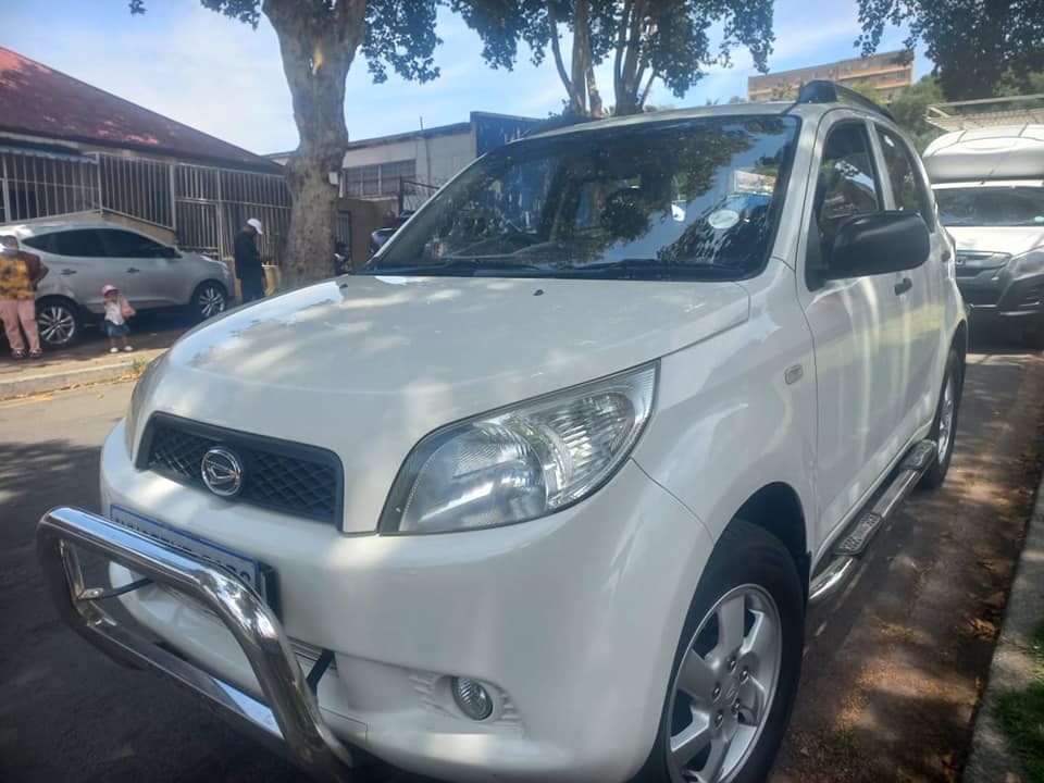 2009 DAIHATSU TERIOS 1.5 PETROL, MANUAL, WHITE COLOR, MILEAGE 100000KMS,
