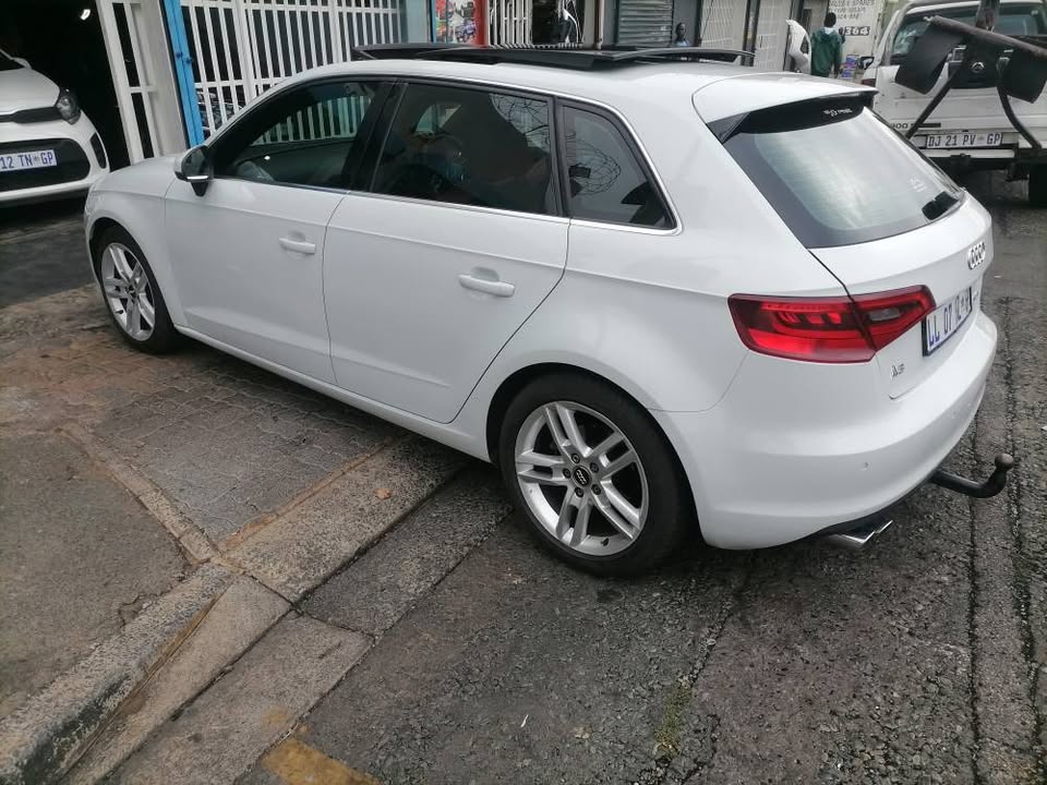 2014 Audi A3 1.8 TFSI Hatchback Automatic Sunroof and leather seat Reserves Camera