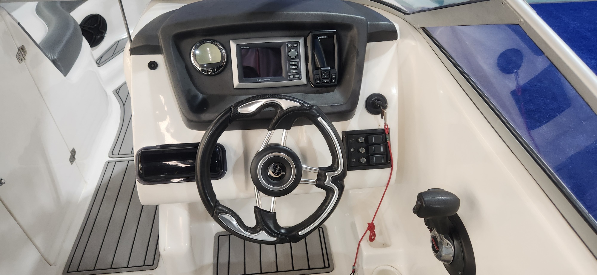 CLASSIC 230 ON TRAILER 300 HP MERCURY VERADO 4 STROKE