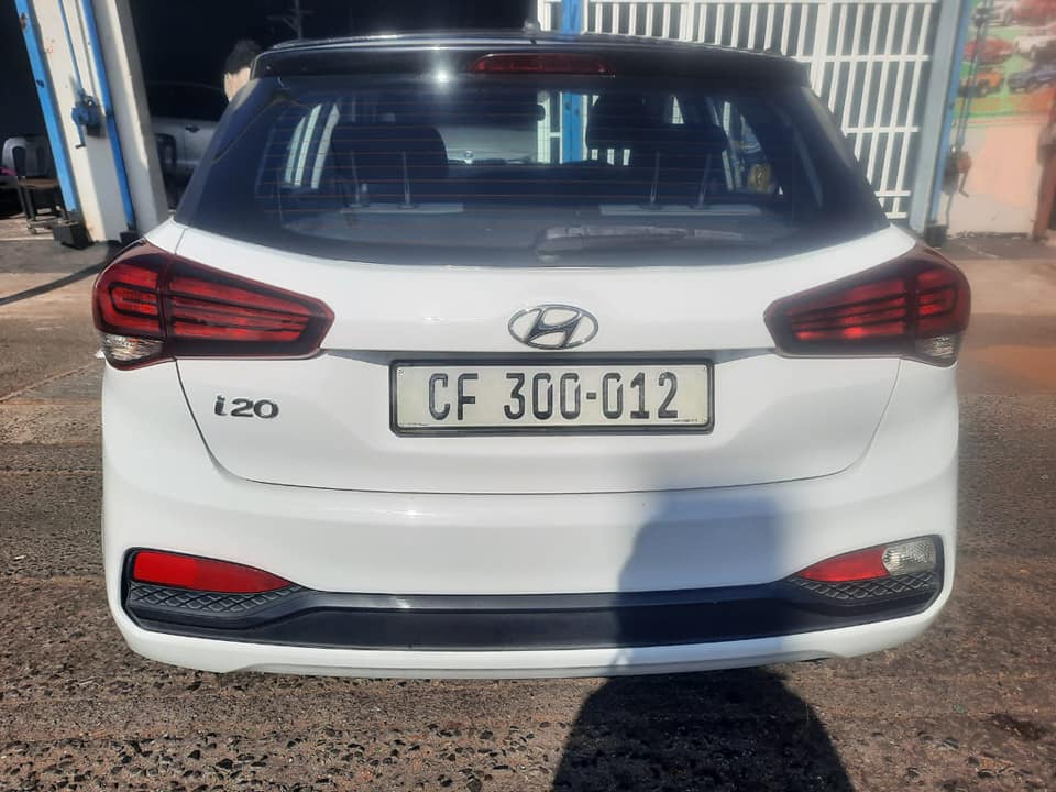 2019 Hyundai i20 1.2 fluid with a Nice interior seat and Service book