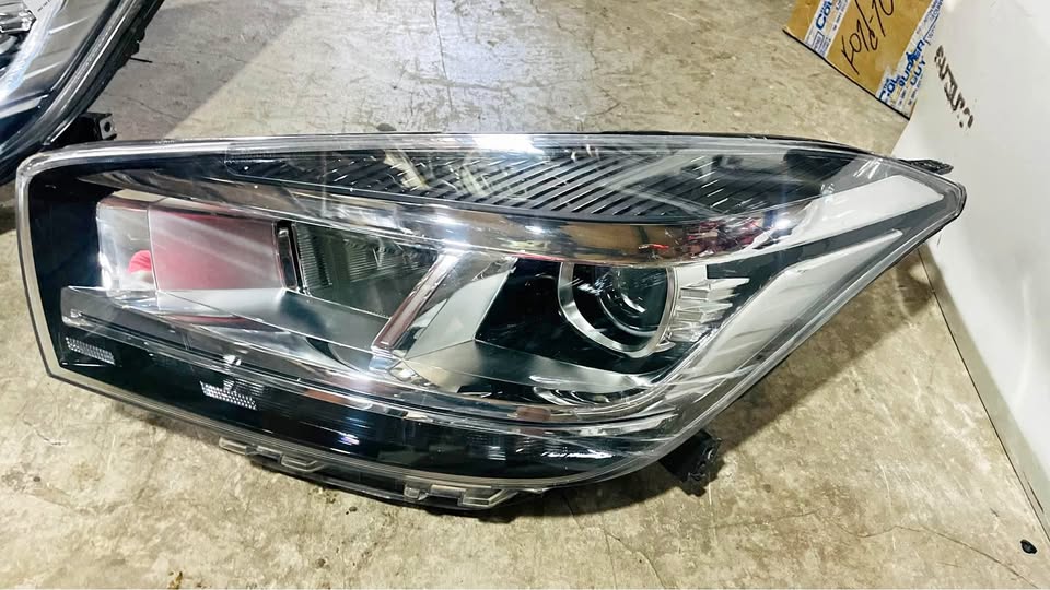 Chery Tiggo 4 Pro normal headlight - Private Seller Chery Tiggo 4 Pro normal headlight - Private Seller