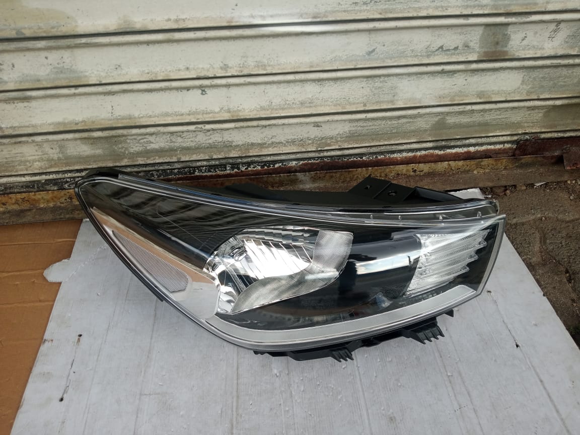 2018-2023 KIA RIO RIGHT SIDE NORMAL HEADLIGHT FOR SALE - Private Seller