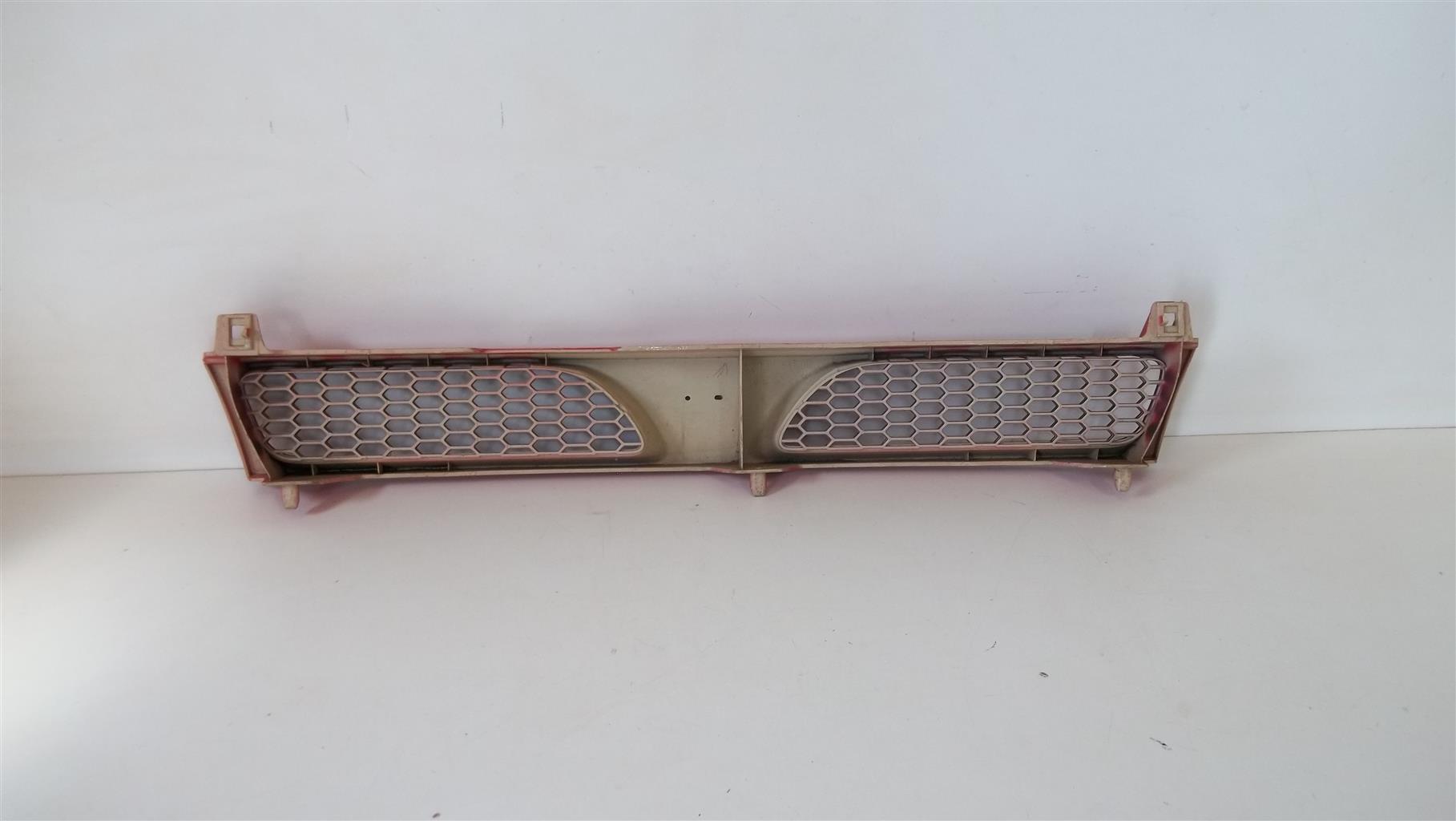 Nissan Sunny grille - Private Seller Nissan Sunny grille - Private Seller