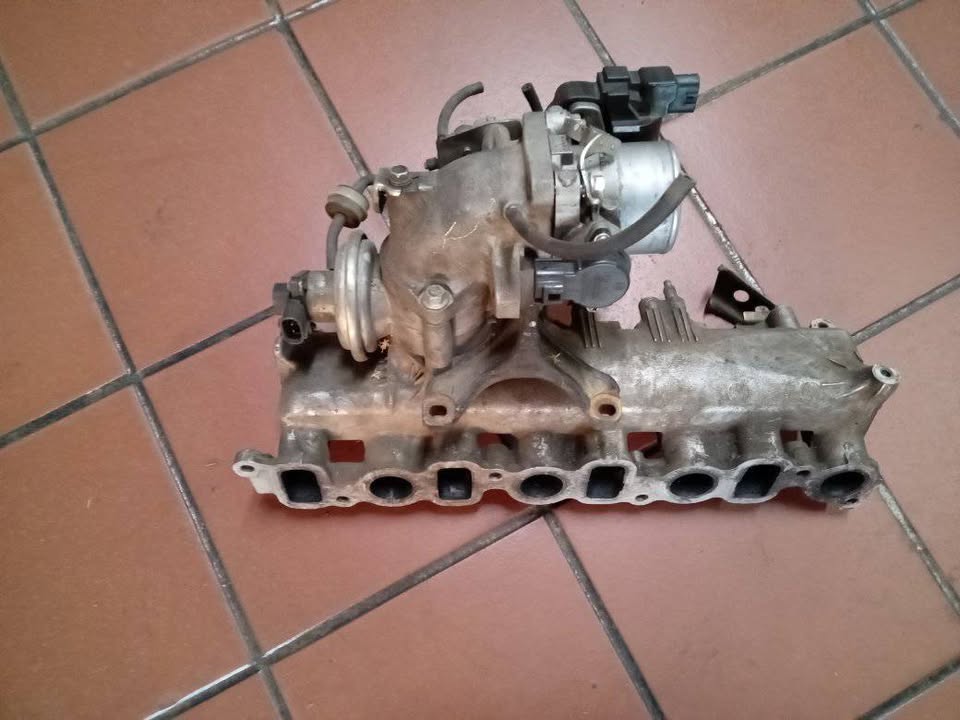 Toyota Hilux 2KD 2.5D4D Intake Manifold - Private Seller Toyota Hilux 2KD 2.5D4D Intake Manifold - Private Seller