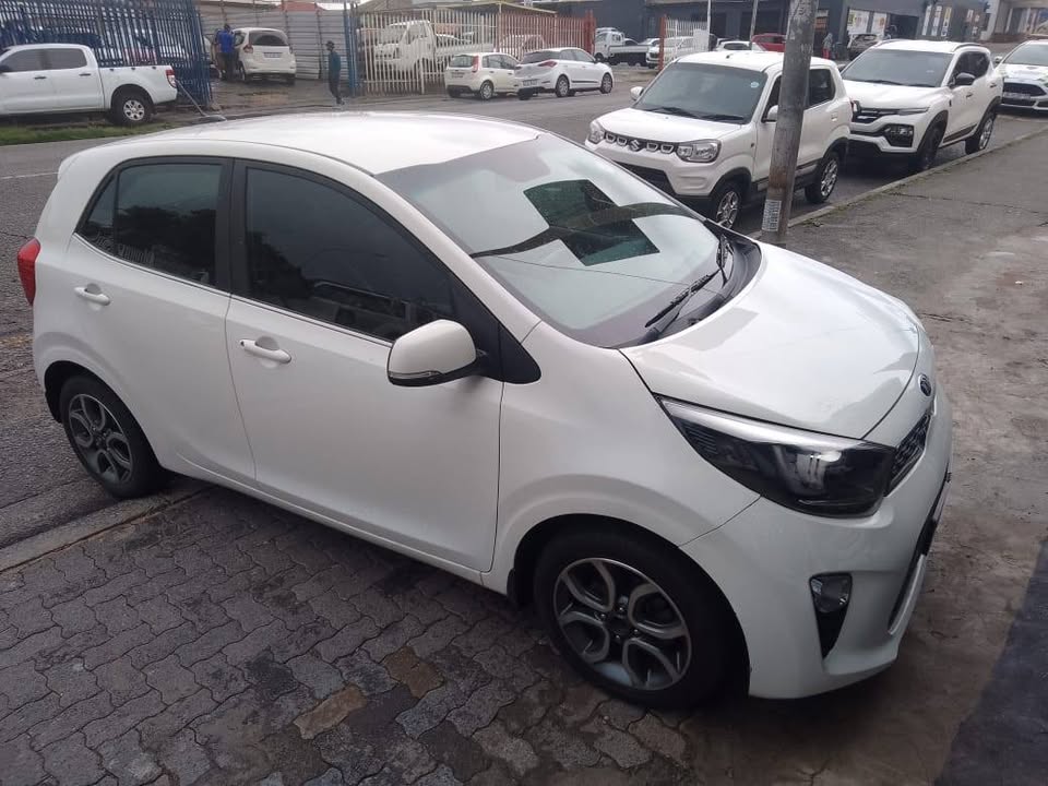 2018 Kia Picanto 1.2 Smart Hatchback with a leather seat