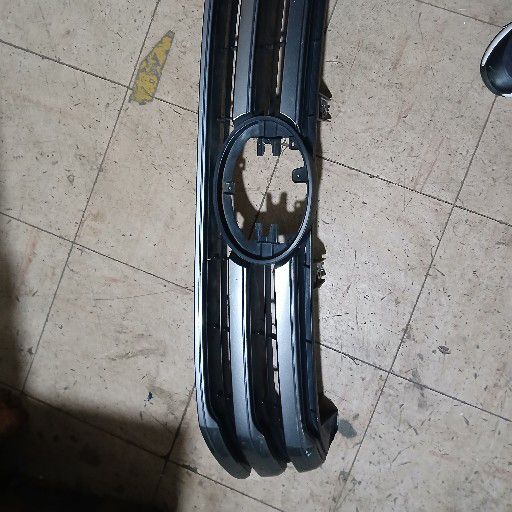 Toyota fortuner grill - Private Seller Toyota fortuner grill - Private Seller