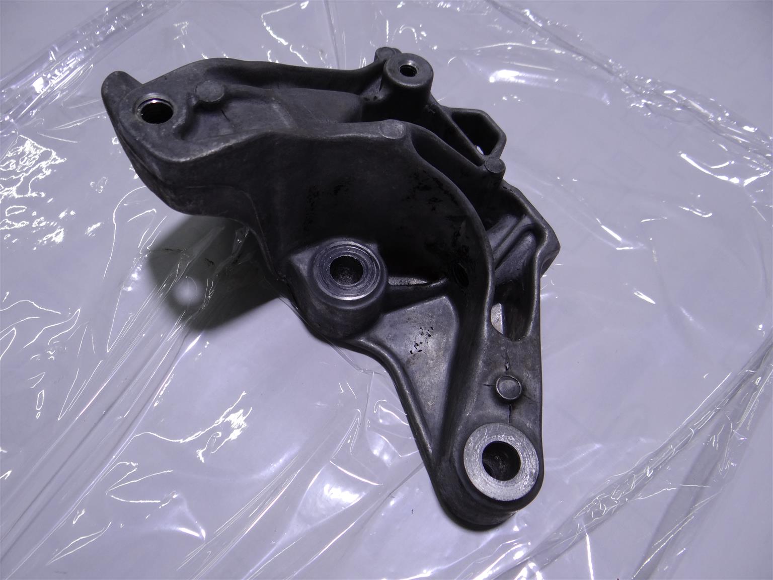 VW 1.4 Tsi / Audi 1.4 TFSi manual transmission rear mounting / bracket
