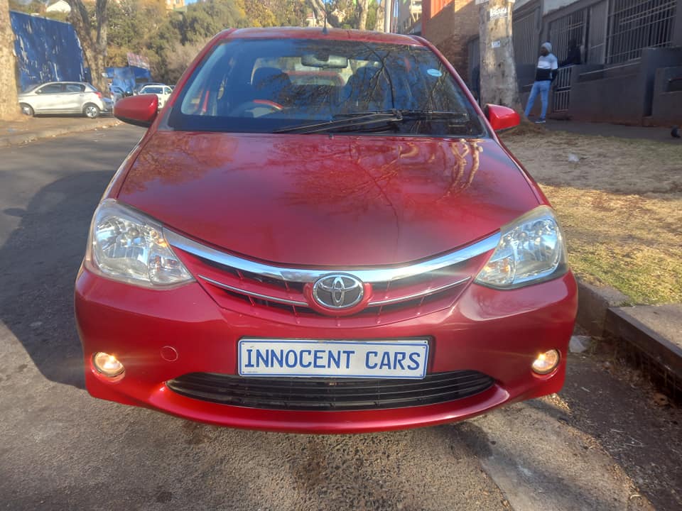 2015 TOYOTA ETIOS SEDAN 1.5 ENGINE PETROL, MANUAL, MAROON COLOR, MILEAGE