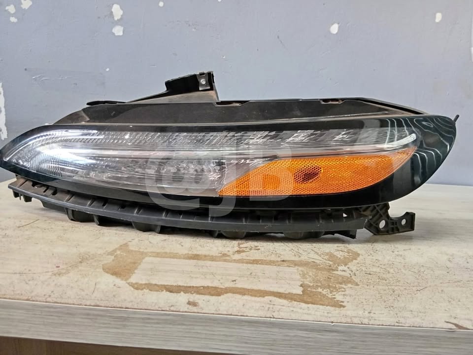 Jeep Cherokee KL 3.2 L|H Head Light - Jeep Electrical Parts - Private Seller Jeep Cherokee KL 3.2 L|H Head Light - Jeep Electrical Parts - Private Seller