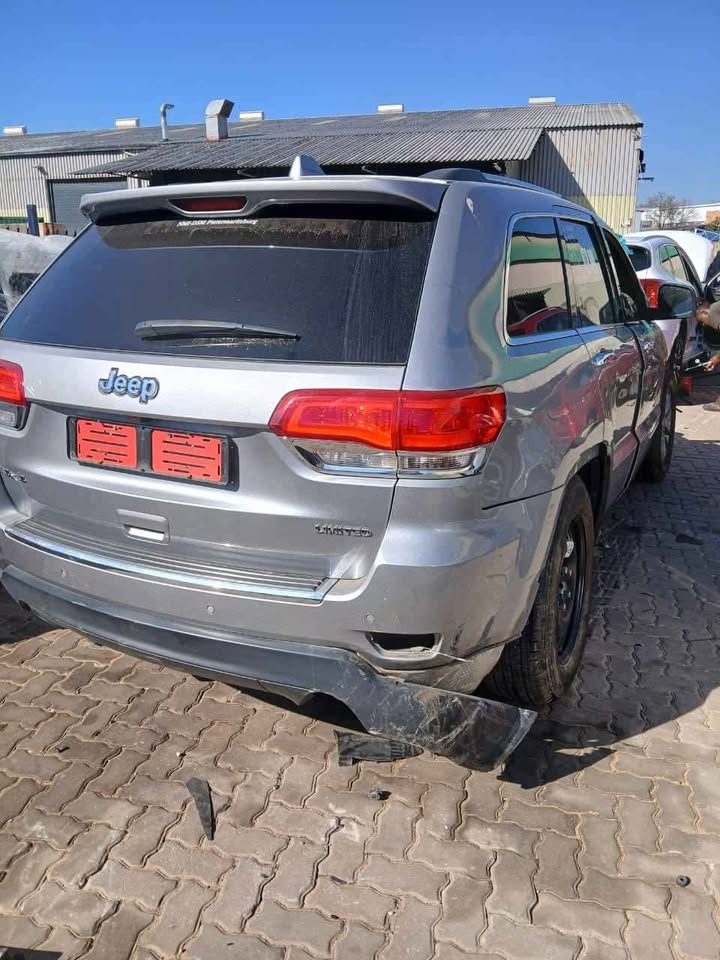 2016 jeep Cherokee 4*4 automatic For spares parts - Private Seller 2016 jeep Cherokee 4*4 automatic For spares parts - Private Seller