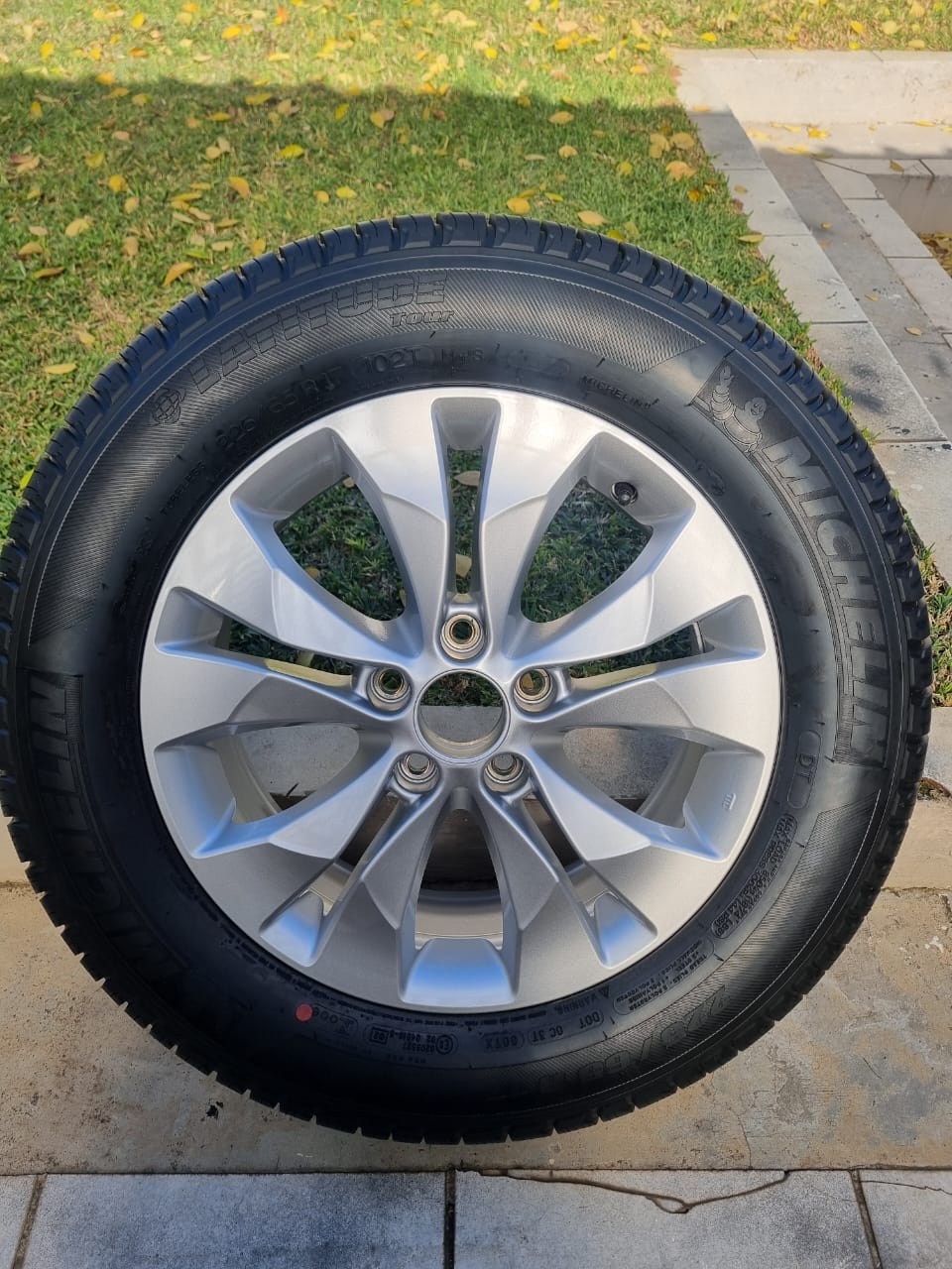 Honda CRV 17 inch Brand New Spare Wheel with New Michelin 225/65/17 tyre Half Pr - Private Seller Honda CRV 17 inch Brand New Spare Wheel with New Michelin 225/65/17 tyre Half Pr - Private Seller