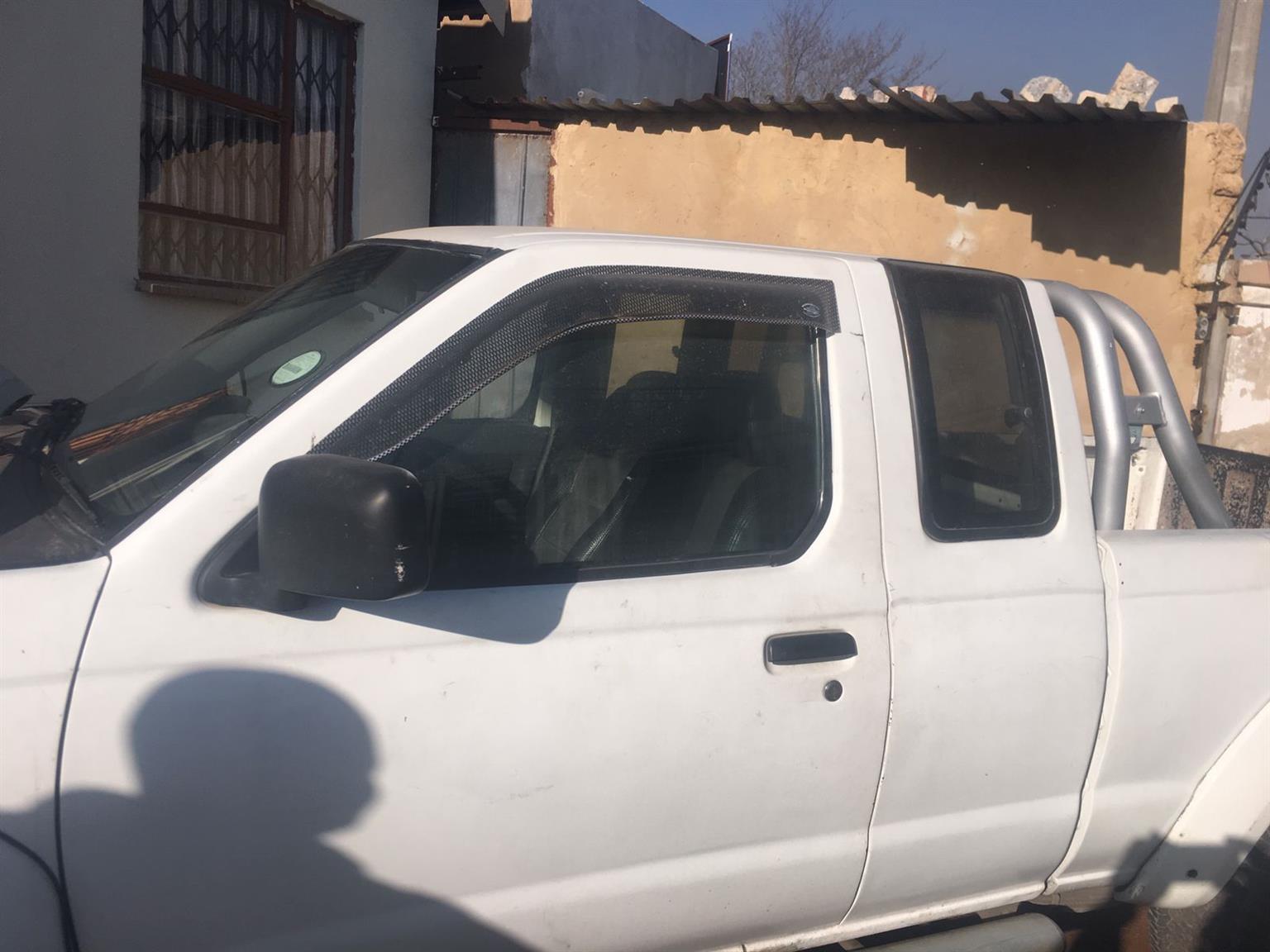 Nissan Hardbody Club Cab 3.3 V3 for sale 60k.