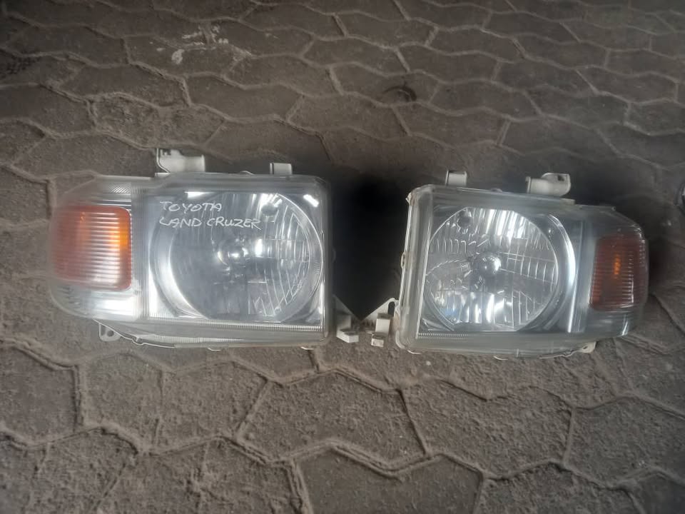 2007 ONWARD TOYOTA LAND CRUISER PAIR HEADLIGHT - Private Seller