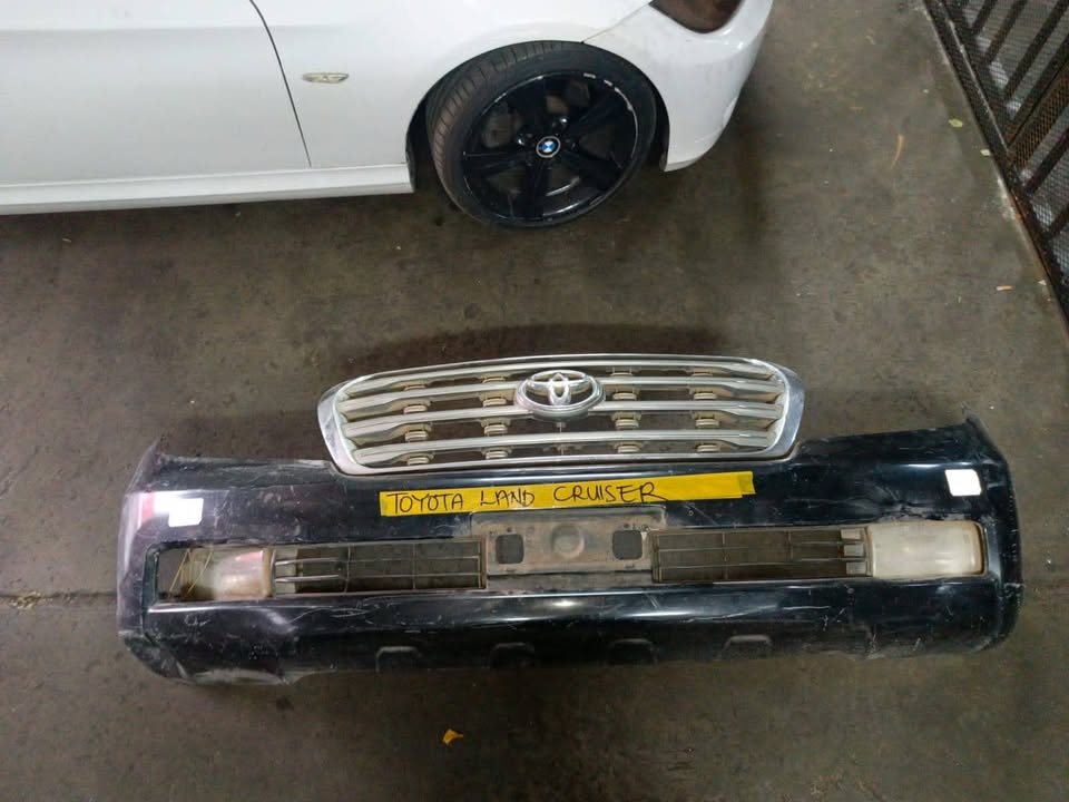 Toyota land Cruiser front bumper - Private Seller Toyota land Cruiser front bumper - Private Seller