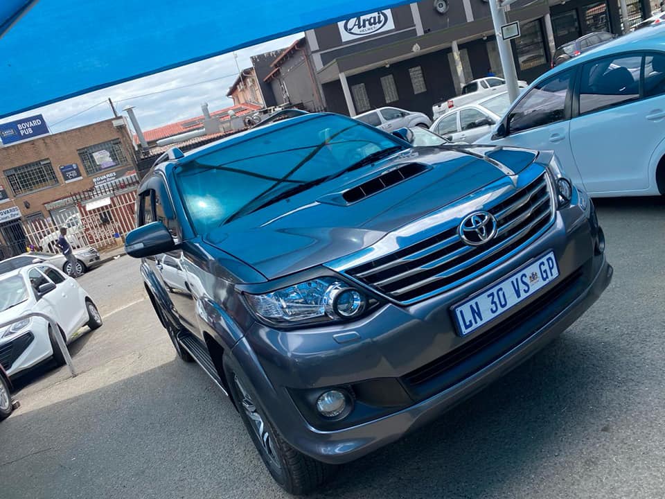 2014 TOYOTA FORTUNER 2.5 MANUAL