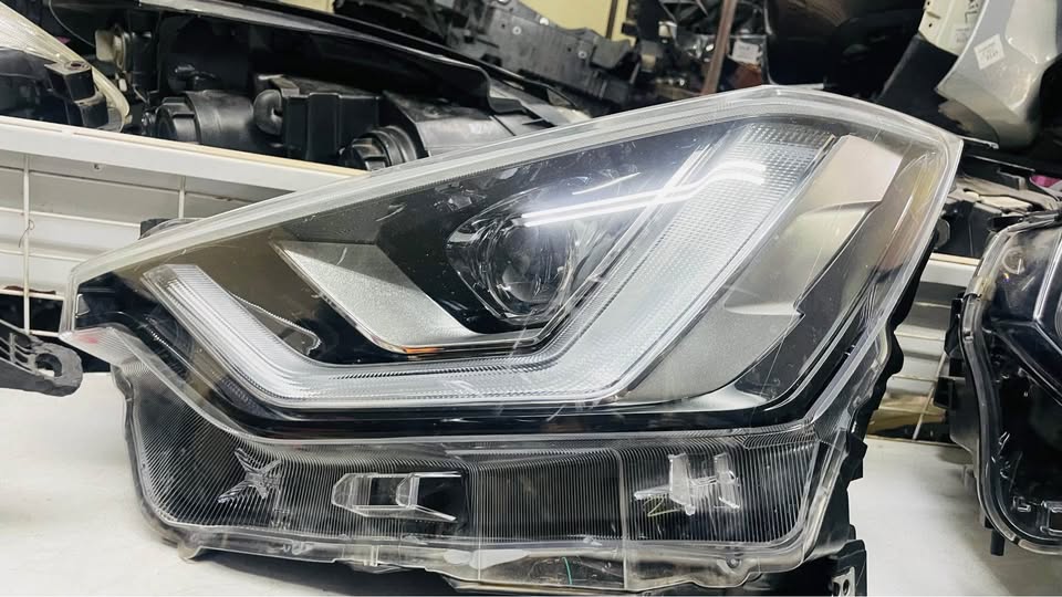 Isuzu D-Max LED headlight - Private Seller Isuzu D-Max LED headlight - Private Seller