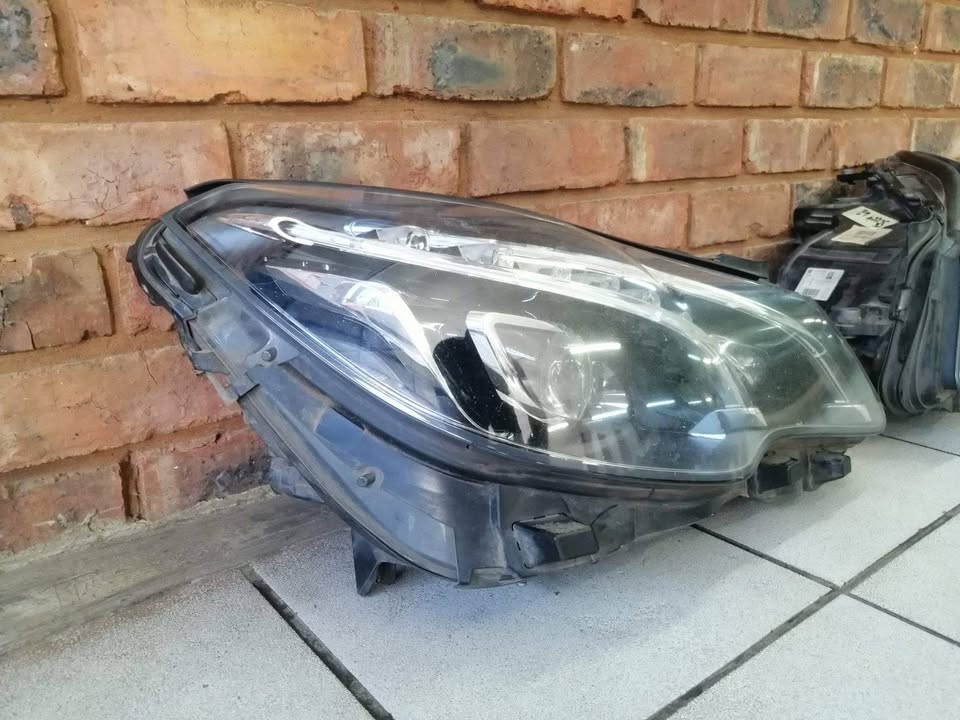 Mercedes W207 headlights