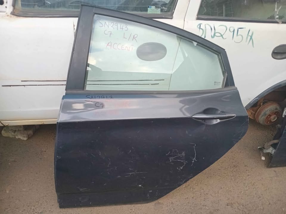 2011 to 2019 Hyundai accent L/R door for sale WhatsApp or cell - Private Seller