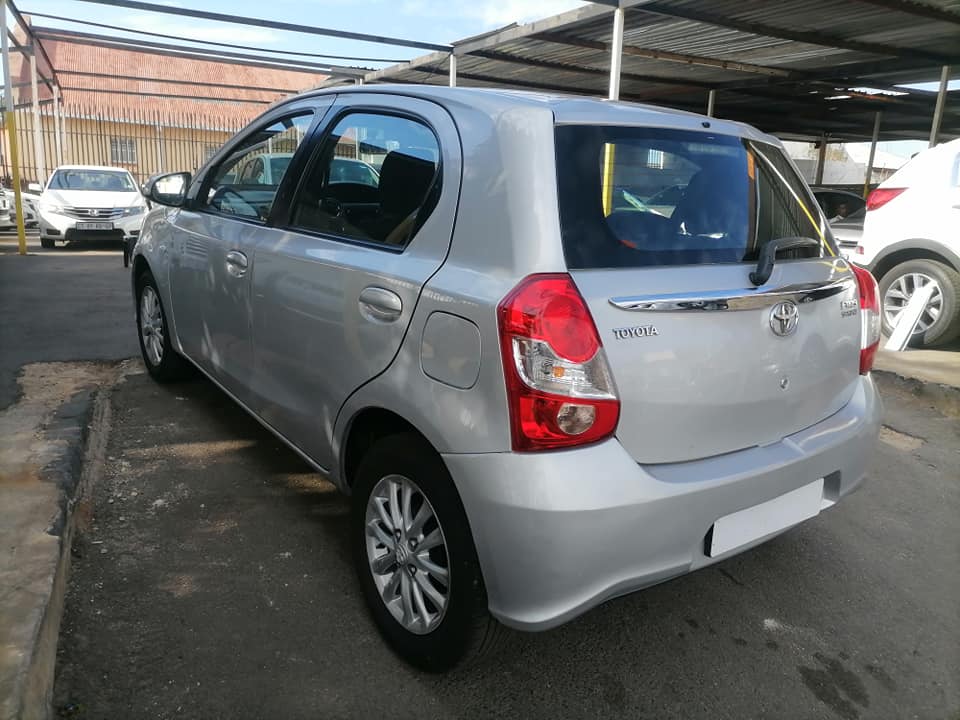 2018 Toyota Etios 1.5 Hatchback Sprinter Service book
